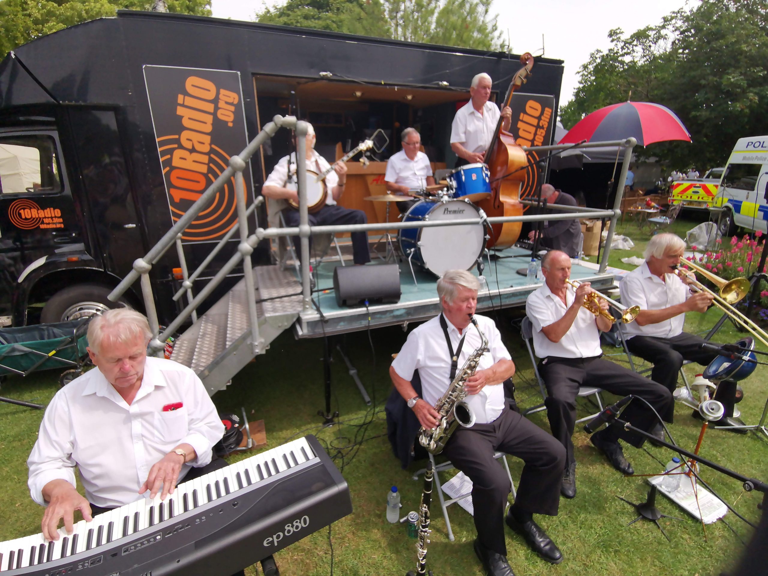 Band playing at the 10Radio stage in Fountain Green